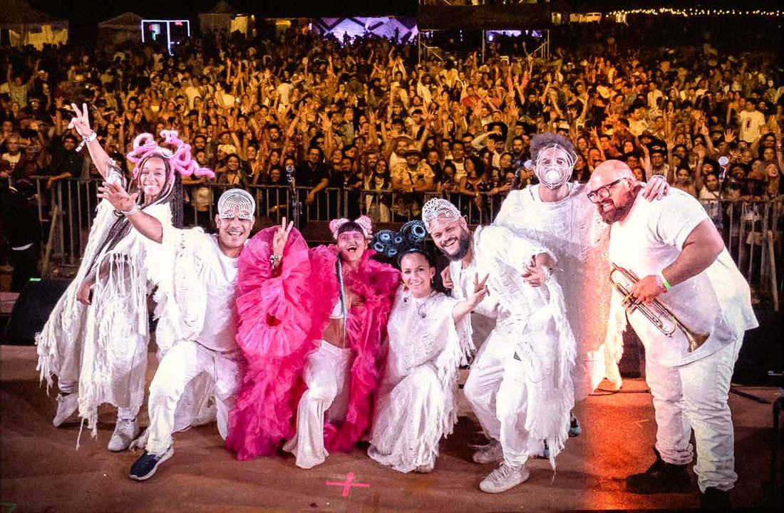 Lafér en concierto con Bomba Estéreo